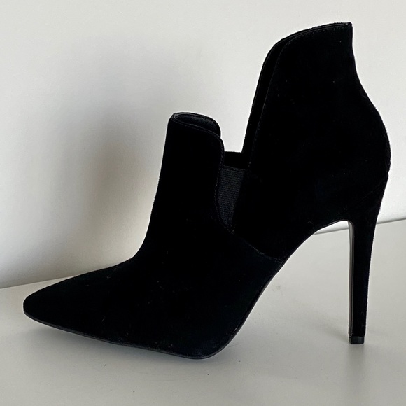 Kendall & Kylie Black Amber Suede Dress Booties - Picture 2 of 6